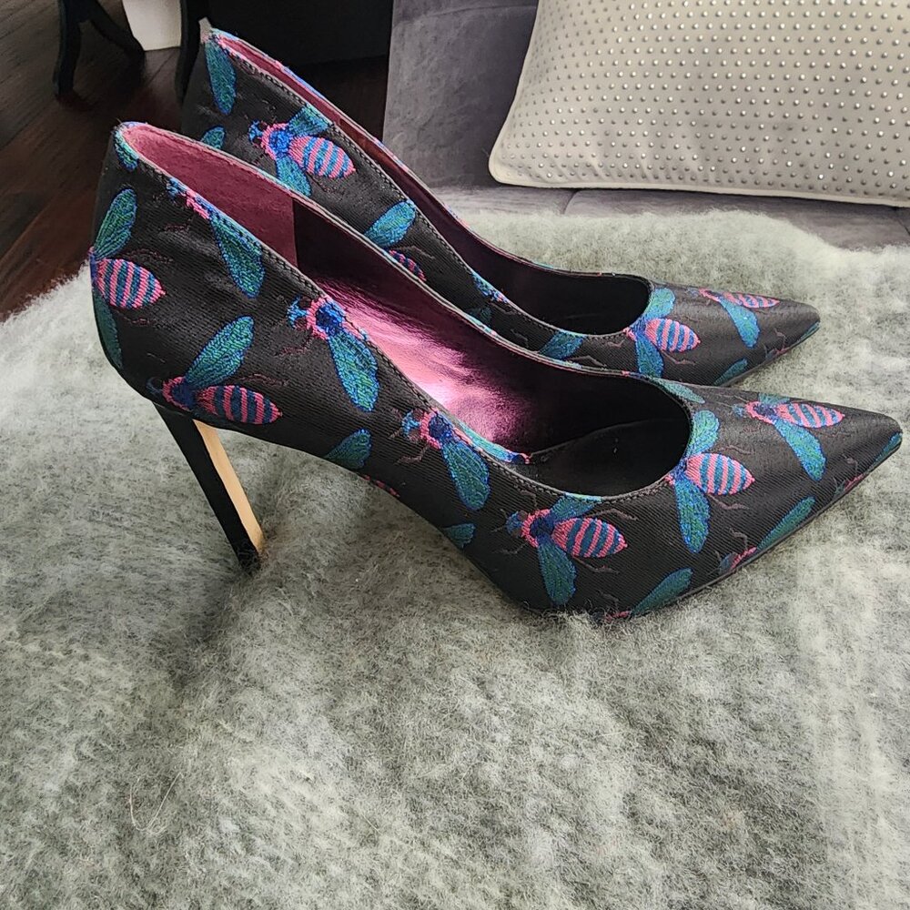 Nine West  Bee Patterned Shoes